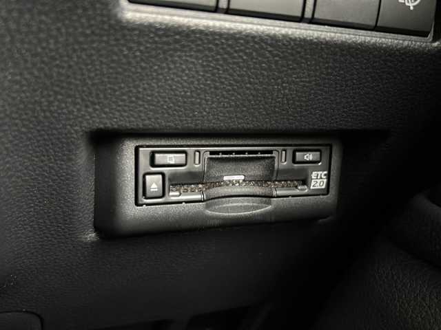 トヨタ ランドクルーザー ２５０ VX 石川県 2024(令6)年 0.3万km ブラック Toyota Safety Sense/・プリクラッシュセーフティ/・レーントレーシングアシスト/・レーンディパーチャーアラート/・レーダークルーズコントロール（全車速追従機能付）/・アダプティブハイビームシステム／オートマチックハイビーム/・ロードサインアシスト/・パノラミックビューモニター（床下透過表示機能付）/12.3インチディスプレイオーディオ/・コネクティッドナビ対応/【Mira cast・Bluetooth・AM・FM・HDMI】/デジタルインナーミラー(ライブレコーダー搭載)/ブラインドスポットモニター/トランスファースイッチ/・ECT(電子制御トランスミッション)/ステアリングリモコン/・ステアリングヒーター/パワーシート(運転席)/・シートヒーター/・エアシート/サンルーフ/パワーバックドア/typeCコネクト×２/ビルトインETC2.0/プッシュスタート/・スペアキー1本/純正フロアマット/ルーフレール/電子取扱説明書