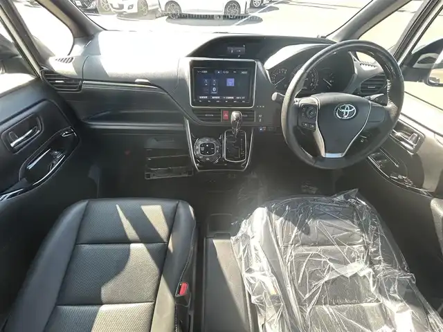 トヨタ エスクァイア Gi 愛媛県 2019(令1)年 7.5万km ホワイトパールクリスタルシャイン 純正9型ナビ(Bluetooth/フルセグTV)/純正12.1型後席モニター/両側パワースライドドア/トヨタセーフティセンス/クルーズコントロール/クリアランスソナー/衝突被害軽減装置/車線逸脱防止装置/LEDヘッドライト/オートライト/オートマチックハイビーム/ブラック合皮シート／シートヒーター/前後ドライブレコーダー/アイドリングストップ/後席サンシェイド/純正フロアマット/純正ドアバイザー/電格ミラー/現状サマー(純正AW)(195/65/R15)/YOKOHAMA BluEarth-ES ES32/禁煙車