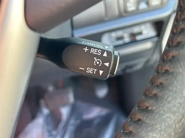 トヨタ エスクァイア Gi 愛媛県 2019(令1)年 7.5万km ホワイトパールクリスタルシャイン 純正9型ナビ(Bluetooth/フルセグTV)/純正12.1型後席モニター/両側パワースライドドア/トヨタセーフティセンス/クルーズコントロール/クリアランスソナー/衝突被害軽減装置/車線逸脱防止装置/LEDヘッドライト/オートライト/オートマチックハイビーム/ブラック合皮シート／シートヒーター/前後ドライブレコーダー/アイドリングストップ/後席サンシェイド/純正フロアマット/純正ドアバイザー/電格ミラー/現状サマー(純正AW)(195/65/R15)/YOKOHAMA BluEarth-ES ES32/禁煙車