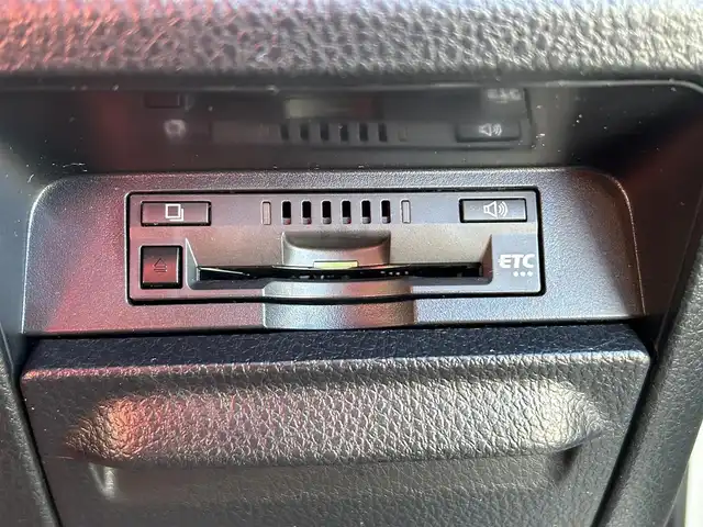 トヨタ エスクァイア Gi 愛媛県 2019(令1)年 7.5万km ホワイトパールクリスタルシャイン 純正9型ナビ(Bluetooth/フルセグTV)/純正12.1型後席モニター/両側パワースライドドア/トヨタセーフティセンス/クルーズコントロール/クリアランスソナー/衝突被害軽減装置/車線逸脱防止装置/LEDヘッドライト/オートライト/オートマチックハイビーム/ブラック合皮シート／シートヒーター/前後ドライブレコーダー/アイドリングストップ/後席サンシェイド/純正フロアマット/純正ドアバイザー/電格ミラー/現状サマー(純正AW)(195/65/R15)/YOKOHAMA BluEarth-ES ES32/禁煙車