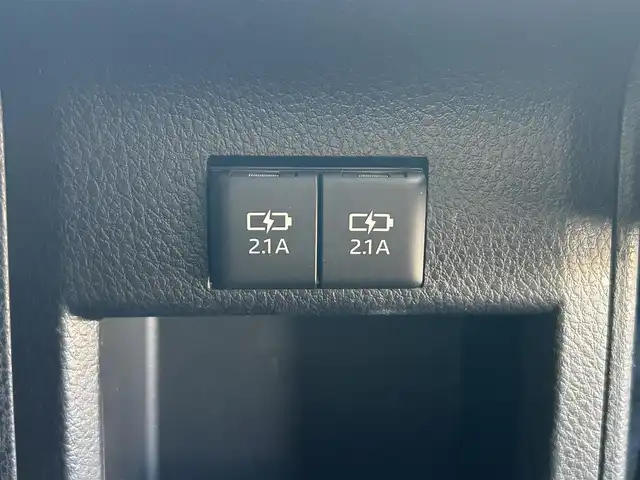 トヨタ エスクァイア Gi 愛媛県 2019(令1)年 7.5万km ホワイトパールクリスタルシャイン 純正9型ナビ(Bluetooth/フルセグTV)/純正12.1型後席モニター/両側パワースライドドア/トヨタセーフティセンス/クルーズコントロール/クリアランスソナー/衝突被害軽減装置/車線逸脱防止装置/LEDヘッドライト/オートライト/オートマチックハイビーム/ブラック合皮シート／シートヒーター/前後ドライブレコーダー/アイドリングストップ/後席サンシェイド/純正フロアマット/純正ドアバイザー/電格ミラー/現状サマー(純正AW)(195/65/R15)/YOKOHAMA BluEarth-ES ES32/禁煙車