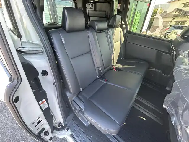 トヨタ エスクァイア Gi 愛媛県 2019(令1)年 7.5万km ホワイトパールクリスタルシャイン 純正9型ナビ(Bluetooth/フルセグTV)/純正12.1型後席モニター/両側パワースライドドア/トヨタセーフティセンス/クルーズコントロール/クリアランスソナー/衝突被害軽減装置/車線逸脱防止装置/LEDヘッドライト/オートライト/オートマチックハイビーム/ブラック合皮シート／シートヒーター/前後ドライブレコーダー/アイドリングストップ/後席サンシェイド/純正フロアマット/純正ドアバイザー/電格ミラー/現状サマー(純正AW)(195/65/R15)/YOKOHAMA BluEarth-ES ES32/禁煙車