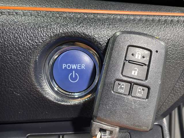 トヨタ シエンタ ハイブリッド G 神奈川県 2016(平28)年 7.3万km ブラックマイカ 純正7型SDナビ【NSZT-W66T】/AM　FM　フルセグ　DVD　CD　SD　MSV　Bluetooth/バックカメラ/両側パワースライドドア/トヨタセーフティセンス/ビルトインETC/社外前後ドライブレコーダー【VREC-DH300D】/革巻ステアリング/ステアリングリモコン/純正フロアマット/ISOFIX対応/保証書/取扱説明書/スマートキー×2/LEDヘッドライト/フォグランプ/純正15インチアルミ/ドアバイザー/LDA（レーンディパーチャーアラート）/先行車発進お知らせ