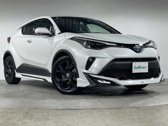 トヨタ Ｃ－ＨＲ G モード ネロセーフティプラスⅢ 神奈川県 2023(令5)年 0.8万km プラチナホワイトパールマイカ モデリスタエアロ/純正8型ディスプレイオーディオ/パノラミックビューモニター/AM FM　Bluetooth　Miracast/セーフティセンス/ブラインドスポットモニター/レーダークルーズコントロール/プリクラッシュセーフティ/レーントレーシングアシスト/オートマチックハイビーム/先行車発進告知機能/後退速度抑制/ふらつき警報/リアクロストラフィックアラート/パーキングサポートブレーキ/ドライブスタートコントロール/前後ソナー/社外前後ドライブレコーダー/社外ポータルデジタルインナーミラー/純正ビルトインETC/プッシュスタート/スマートキー/LEDヘッドランプ/LEDフロントフォグランプ/オートライト/取説　保証書 スペアキー