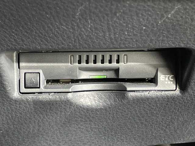 トヨタ Ｃ－ＨＲ G モード ネロセーフティプラスⅢ 神奈川県 2023(令5)年 0.8万km プラチナホワイトパールマイカ モデリスタエアロ/純正8型ディスプレイオーディオ/パノラミックビューモニター/AM FM　Bluetooth　Miracast/セーフティセンス/ブラインドスポットモニター/レーダークルーズコントロール/プリクラッシュセーフティ/レーントレーシングアシスト/オートマチックハイビーム/先行車発進告知機能/後退速度抑制/ふらつき警報/リアクロストラフィックアラート/パーキングサポートブレーキ/ドライブスタートコントロール/前後ソナー/社外前後ドライブレコーダー/社外ポータルデジタルインナーミラー/純正ビルトインETC/プッシュスタート/スマートキー/LEDヘッドランプ/LEDフロントフォグランプ/オートライト/取説　保証書 スペアキー