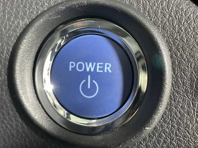 トヨタ Ｃ－ＨＲ G モード ネロセーフティプラスⅢ 神奈川県 2023(令5)年 0.8万km プラチナホワイトパールマイカ モデリスタエアロ/純正8型ディスプレイオーディオ/パノラミックビューモニター/AM FM　Bluetooth　Miracast/セーフティセンス/ブラインドスポットモニター/レーダークルーズコントロール/プリクラッシュセーフティ/レーントレーシングアシスト/オートマチックハイビーム/先行車発進告知機能/後退速度抑制/ふらつき警報/リアクロストラフィックアラート/パーキングサポートブレーキ/ドライブスタートコントロール/前後ソナー/社外前後ドライブレコーダー/社外ポータルデジタルインナーミラー/純正ビルトインETC/プッシュスタート/スマートキー/LEDヘッドランプ/LEDフロントフォグランプ/オートライト/取説　保証書 スペアキー