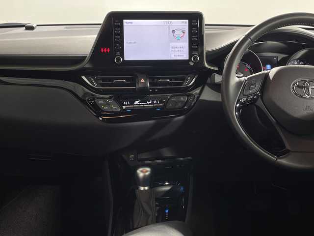 トヨタ Ｃ－ＨＲ G モード ネロセーフティプラスⅢ 神奈川県 2023(令5)年 0.8万km プラチナホワイトパールマイカ モデリスタエアロ/純正8型ディスプレイオーディオ/パノラミックビューモニター/AM FM　Bluetooth　Miracast/セーフティセンス/ブラインドスポットモニター/レーダークルーズコントロール/プリクラッシュセーフティ/レーントレーシングアシスト/オートマチックハイビーム/先行車発進告知機能/後退速度抑制/ふらつき警報/リアクロストラフィックアラート/パーキングサポートブレーキ/ドライブスタートコントロール/前後ソナー/社外前後ドライブレコーダー/社外ポータルデジタルインナーミラー/純正ビルトインETC/プッシュスタート/スマートキー/LEDヘッドランプ/LEDフロントフォグランプ/オートライト/取説　保証書 スペアキー