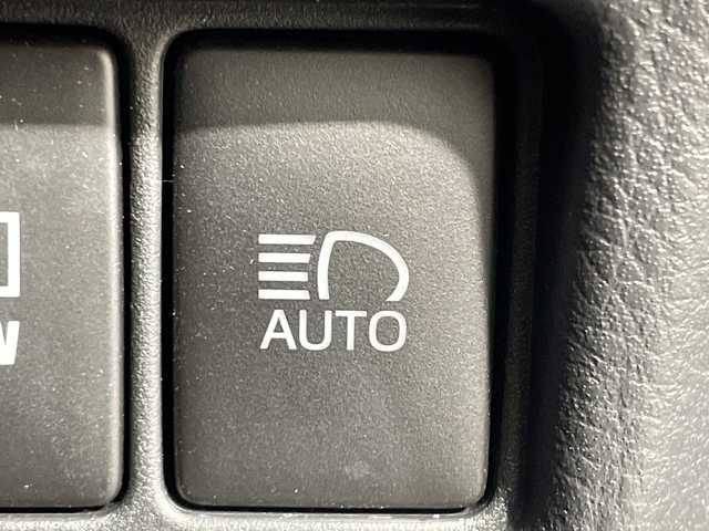 トヨタ Ｃ－ＨＲ G モード ネロセーフティプラスⅢ 神奈川県 2023(令5)年 0.8万km プラチナホワイトパールマイカ モデリスタエアロ/純正8型ディスプレイオーディオ/パノラミックビューモニター/AM FM　Bluetooth　Miracast/セーフティセンス/ブラインドスポットモニター/レーダークルーズコントロール/プリクラッシュセーフティ/レーントレーシングアシスト/オートマチックハイビーム/先行車発進告知機能/後退速度抑制/ふらつき警報/リアクロストラフィックアラート/パーキングサポートブレーキ/ドライブスタートコントロール/前後ソナー/社外前後ドライブレコーダー/社外ポータルデジタルインナーミラー/純正ビルトインETC/プッシュスタート/スマートキー/LEDヘッドランプ/LEDフロントフォグランプ/オートライト/取説　保証書 スペアキー