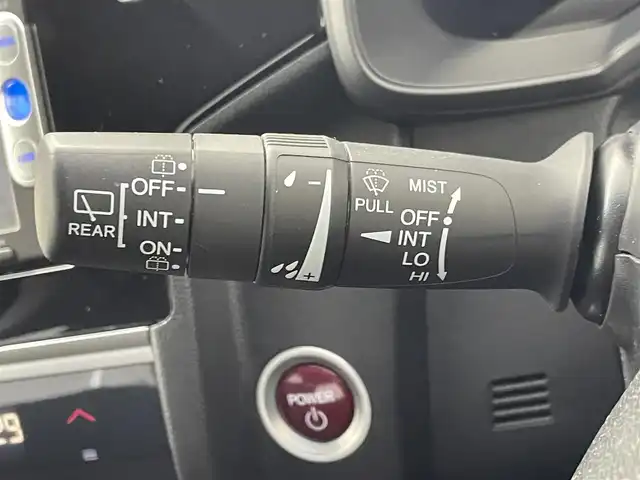 ホンダ フィット ハイブリット Lパッケージ 群馬県 2015(平27)年 3.9万km ティンテッドシルバーM 純正８型ナビ　バックカメラ　ワンセグＴＶ　ＥＴＣ　オートライト　キノセンヘッドライト　衝突被害軽減システム　クルーズコントロール　ＡＢＳ　ハーフレザーシート　スマートキー　オートエアコン　禁煙車