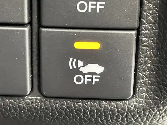 ホンダ フィット ハイブリット Lパッケージ 群馬県 2015(平27)年 3.9万km ティンテッドシルバーM 純正８型ナビ　バックカメラ　ワンセグＴＶ　ＥＴＣ　オートライト　キノセンヘッドライト　衝突被害軽減システム　クルーズコントロール　ＡＢＳ　ハーフレザーシート　スマートキー　オートエアコン　禁煙車