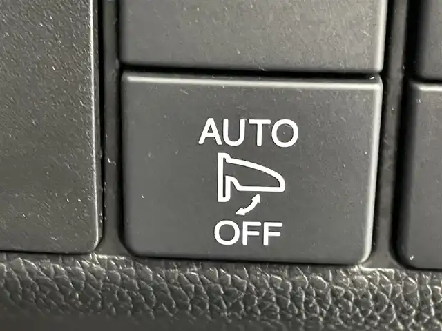 ホンダ フィット ハイブリット Lパッケージ 群馬県 2015(平27)年 3.9万km ティンテッドシルバーM 純正８型ナビ　バックカメラ　ワンセグＴＶ　ＥＴＣ　オートライト　キノセンヘッドライト　衝突被害軽減システム　クルーズコントロール　ＡＢＳ　ハーフレザーシート　スマートキー　オートエアコン　禁煙車