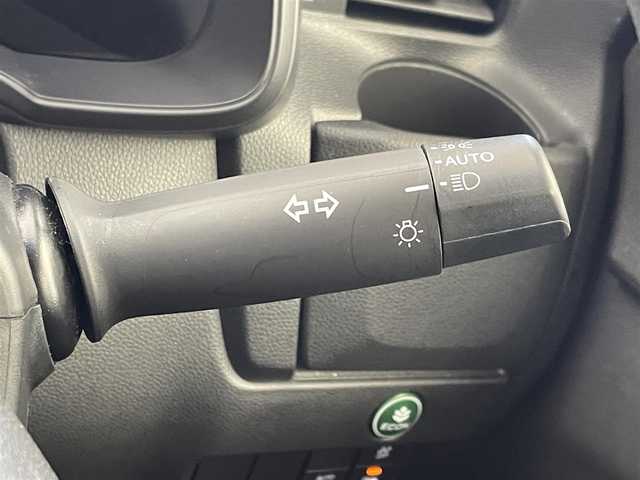 ホンダ フィット ハイブリット Lパッケージ 群馬県 2015(平27)年 3.9万km ティンテッドシルバーM 純正８型ナビ　バックカメラ　ワンセグＴＶ　ＥＴＣ　オートライト　キノセンヘッドライト　衝突被害軽減システム　クルーズコントロール　ＡＢＳ　ハーフレザーシート　スマートキー　オートエアコン　禁煙車