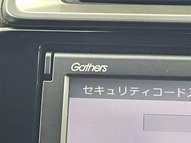 ホンダ フィット ハイブリット Lパッケージ 群馬県 2015(平27)年 3.9万km ティンテッドシルバーM 純正８型ナビ　バックカメラ　ワンセグＴＶ　ＥＴＣ　オートライト　キノセンヘッドライト　衝突被害軽減システム　クルーズコントロール　ＡＢＳ　ハーフレザーシート　スマートキー　オートエアコン　禁煙車
