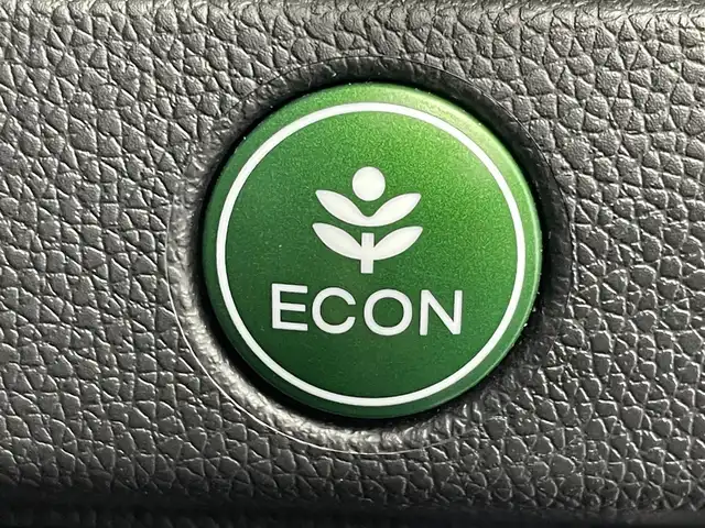 ホンダ フィット ハイブリット Lパッケージ 群馬県 2015(平27)年 3.9万km ティンテッドシルバーM 純正８型ナビ　バックカメラ　ワンセグＴＶ　ＥＴＣ　オートライト　キノセンヘッドライト　衝突被害軽減システム　クルーズコントロール　ＡＢＳ　ハーフレザーシート　スマートキー　オートエアコン　禁煙車