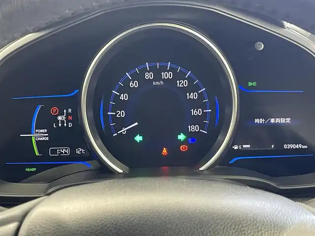 ホンダ フィット ハイブリット Lパッケージ 群馬県 2015(平27)年 3.9万km ティンテッドシルバーM 純正８型ナビ　バックカメラ　ワンセグＴＶ　ＥＴＣ　オートライト　キノセンヘッドライト　衝突被害軽減システム　クルーズコントロール　ＡＢＳ　ハーフレザーシート　スマートキー　オートエアコン　禁煙車