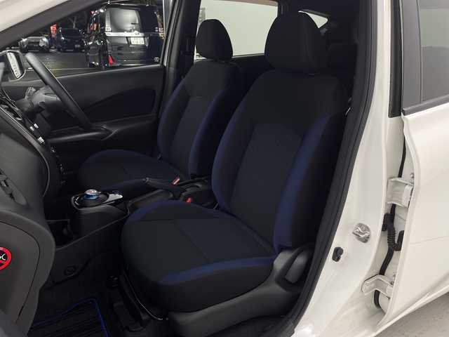 日産 ノート e－パワー X Bアロー 茨城県 2018(平30)年 2.9万km ブリリアントホワイトパール/スーパーブラック 2トーン 純正ナビ　パノラミックビューモニター　フルセグＴＶ　デジタルインナーミラー　ＬＥＤライト　オートライト　ドライブレコーダー　ＥＴＣ　コーナーセンサー　追従クルコン　純正フロアマット　横滑り防止装置