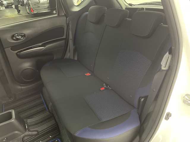 日産 ノート e－パワー X Bアロー 茨城県 2018(平30)年 2.9万km ブリリアントホワイトパール/スーパーブラック 2トーン 純正ナビ　パノラミックビューモニター　フルセグＴＶ　デジタルインナーミラー　ＬＥＤライト　オートライト　ドライブレコーダー　ＥＴＣ　コーナーセンサー　追従クルコン　純正フロアマット　横滑り防止装置