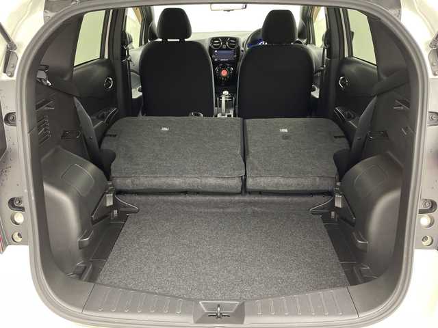 日産 ノート e－パワー X Bアロー 茨城県 2018(平30)年 2.9万km ブリリアントホワイトパール/スーパーブラック 2トーン 純正ナビ　パノラミックビューモニター　フルセグＴＶ　デジタルインナーミラー　ＬＥＤライト　オートライト　ドライブレコーダー　ＥＴＣ　コーナーセンサー　追従クルコン　純正フロアマット　横滑り防止装置