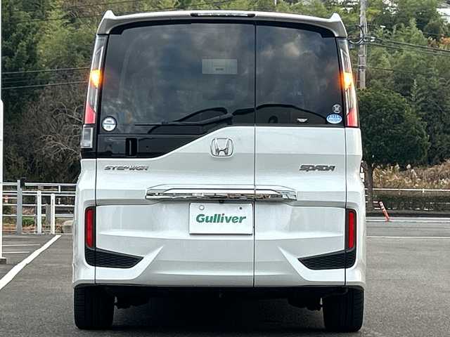 ホンダ ステップワゴン スパーダ ホンダセンシング 佐賀県 2018(平30)年 4.5万km プラチナホワイトパール 純正9インチナビゲーション/純正11.6インチフリップダウンモニター/アダプティブクルーズコントロール/ビルトインETC/バックカメラ/両側パワースライドドア/ワクワクゲート/衝突軽減ブレーキ/路外逸脱抑制機能/先行車発進お知らせ機能/車線維持支援システム/標識認識機能/純正16インチアルミホイール/LEDヘッドライト/フォグランプ/スマートキー