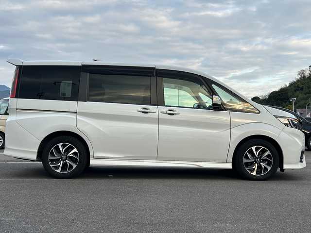 ホンダ ステップワゴン スパーダ ホンダセンシング 佐賀県 2018(平30)年 4.5万km プラチナホワイトパール 純正9インチナビゲーション/純正11.6インチフリップダウンモニター/アダプティブクルーズコントロール/ビルトインETC/バックカメラ/両側パワースライドドア/ワクワクゲート/衝突軽減ブレーキ/路外逸脱抑制機能/先行車発進お知らせ機能/車線維持支援システム/標識認識機能/純正16インチアルミホイール/LEDヘッドライト/フォグランプ/スマートキー