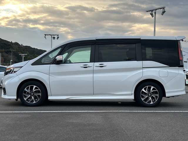 ホンダ ステップワゴン スパーダ ホンダセンシング 佐賀県 2018(平30)年 4.5万km プラチナホワイトパール 純正9インチナビゲーション/純正11.6インチフリップダウンモニター/アダプティブクルーズコントロール/ビルトインETC/バックカメラ/両側パワースライドドア/ワクワクゲート/衝突軽減ブレーキ/路外逸脱抑制機能/先行車発進お知らせ機能/車線維持支援システム/標識認識機能/純正16インチアルミホイール/LEDヘッドライト/フォグランプ/スマートキー