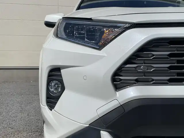 トヨタ ＲＡＶ４ G 茨城県 2019(令1)年 5.2万km ホワイトパールクリスタルシャイン 革巻きステアリング/ステアリングスイッチ/ステアリングヒーター/９インチナビ/バックカメラ/革調シート/パワーシート/LEDヘッドライト/BSM/純正アルミホイール/純正フロアマット/レーダークルーズコントロール/ETC/プッシュスタート/TRDエアロ