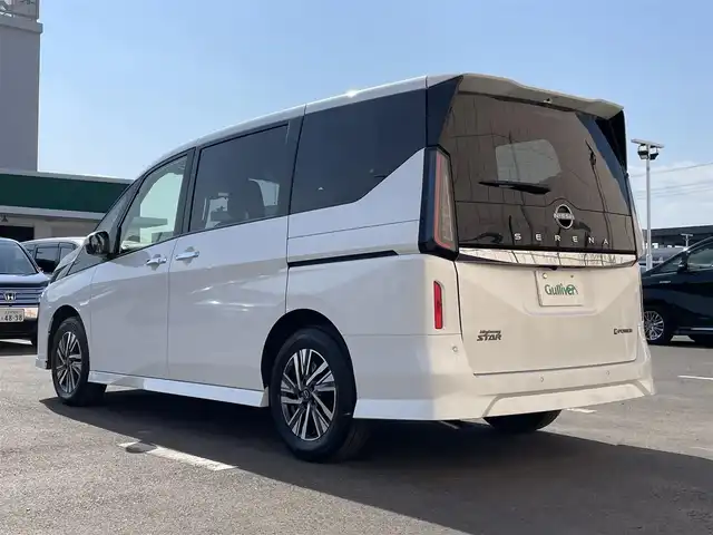 日産 セレナ e－パワー ハイウェイスター V 東京都 2025(令7)年 0.1万km未満 プリズムホワイト 登録済未使用車/純正ナビ/アラウンドビューモニター/デジタルルームミラー/エマージェンシーブレーキ/車線逸脱警報/プロパイロット/ハンズフリーオートスライドドア/ＥＴＣ/ワイヤレス充電器