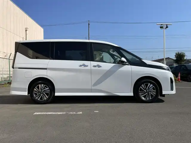 日産 セレナ e－パワー ハイウェイスター V 東京都 2025(令7)年 0.1万km未満 プリズムホワイト 登録済未使用車/純正ナビ/アラウンドビューモニター/デジタルルームミラー/エマージェンシーブレーキ/車線逸脱警報/プロパイロット/ハンズフリーオートスライドドア/ＥＴＣ/ワイヤレス充電器