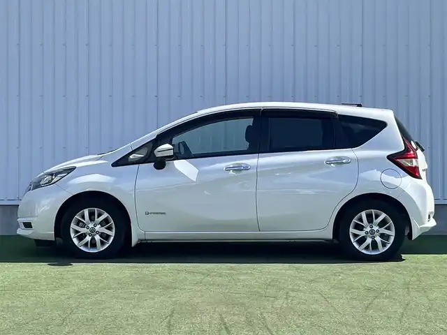 日産 ノート e－パワー X 香川県 2019(令1)年 4.1万km ブリリアントホワイトパール 純正メモリーナビ/→AM/FM/CD/DVD/Bluetooth/フルセグTV/ドライブレコーダー/衝突軽減ブレーキ/コーナーセンサー/レーンキープアシスト/プッシュスタート/スマートキー/LEDヘッドライト/ステアリングスイッチ/横滑り防止装置/電格ミラー/スペアキー×1