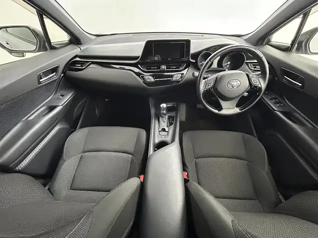 トヨタ Ｃ－ＨＲ S－T 道央・札幌 2017(平29)年 4万km メタルストリームM ・4WD/・寒冷地仕様/・純正ナビ/　BT/CD/DVD/SD/AUX/ワンセグ/・純正ビルトインETC/・レーダークルーズコントロール/・レーンキープアシスト/・衝突軽減ブレーキ/・横滑り防止/・ステアリングリモコン/・純正フロアマット/・純正夏17インチAW/・社外スタッドレス積込（215/60/R17）/・LEDヘッドライト/・オートライト/・オートマチックハイビーム/・プッシュスタート/・スマートキー×2/・純正エンジンスターター