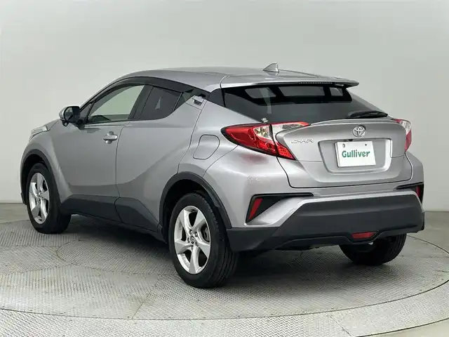 トヨタ Ｃ－ＨＲ S－T 道央・札幌 2017(平29)年 4万km メタルストリームM ・4WD/・寒冷地仕様/・純正ナビ/　BT/CD/DVD/SD/AUX/ワンセグ/・純正ビルトインETC/・レーダークルーズコントロール/・レーンキープアシスト/・衝突軽減ブレーキ/・横滑り防止/・ステアリングリモコン/・純正フロアマット/・純正夏17インチAW/・社外スタッドレス積込（215/60/R17）/・LEDヘッドライト/・オートライト/・オートマチックハイビーム/・プッシュスタート/・スマートキー×2/・純正エンジンスターター