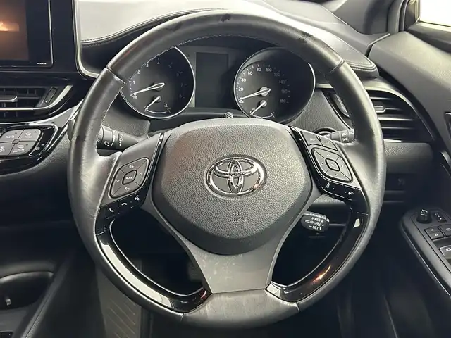 トヨタ Ｃ－ＨＲ S－T 道央・札幌 2017(平29)年 4万km メタルストリームM ・4WD/・寒冷地仕様/・純正ナビ/　BT/CD/DVD/SD/AUX/ワンセグ/・純正ビルトインETC/・レーダークルーズコントロール/・レーンキープアシスト/・衝突軽減ブレーキ/・横滑り防止/・ステアリングリモコン/・純正フロアマット/・純正夏17インチAW/・社外スタッドレス積込（215/60/R17）/・LEDヘッドライト/・オートライト/・オートマチックハイビーム/・プッシュスタート/・スマートキー×2/・純正エンジンスターター