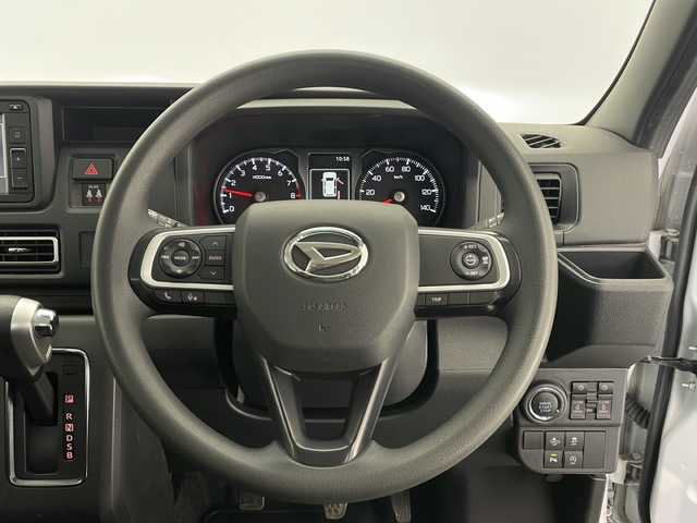 ダイハツ アトレー バン RS 長野県 2023(令5)年 1.7万km シャイニングホワイトパール 純正オーディオ&CD&USB&AUX/アダプティブクルーズコントロール/レーンキープアシスト/衝突軽減ブレーキ/コーナーセンサー/両側パワースライドドア/ステアリングスイッチ/バックカメラ/LEDヘッドライト/オートライト/電動格納ミラー/ウィンカーミラー/純正ホイールキャップ装着/純正ラバーフロアマット/純正ドアバイザー/プッシュスタート