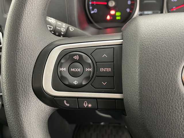 ダイハツ アトレー バン RS 長野県 2023(令5)年 1.7万km シャイニングホワイトパール 純正オーディオ&CD&USB&AUX/アダプティブクルーズコントロール/レーンキープアシスト/衝突軽減ブレーキ/コーナーセンサー/両側パワースライドドア/ステアリングスイッチ/バックカメラ/LEDヘッドライト/オートライト/電動格納ミラー/ウィンカーミラー/純正ホイールキャップ装着/純正ラバーフロアマット/純正ドアバイザー/プッシュスタート