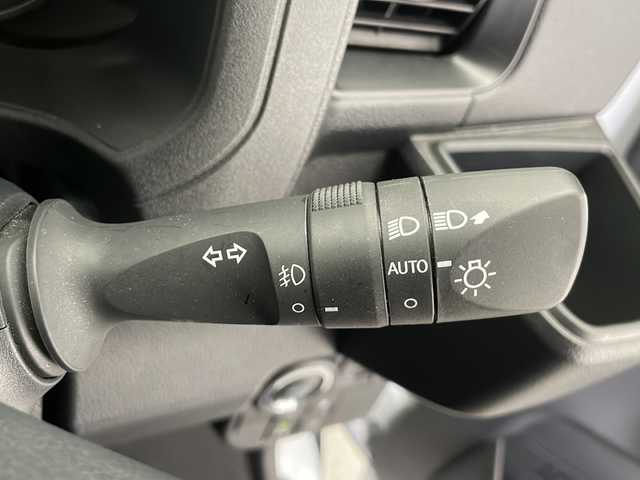 ダイハツ アトレー バン RS 長野県 2023(令5)年 1.7万km シャイニングホワイトパール 純正オーディオ&CD&USB&AUX/アダプティブクルーズコントロール/レーンキープアシスト/衝突軽減ブレーキ/コーナーセンサー/両側パワースライドドア/ステアリングスイッチ/バックカメラ/LEDヘッドライト/オートライト/電動格納ミラー/ウィンカーミラー/純正ホイールキャップ装着/純正ラバーフロアマット/純正ドアバイザー/プッシュスタート