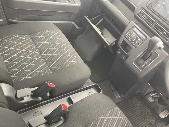 ダイハツ アトレー バン RS 長野県 2023(令5)年 1.7万km シャイニングホワイトパール 純正オーディオ&CD&USB&AUX/アダプティブクルーズコントロール/レーンキープアシスト/衝突軽減ブレーキ/コーナーセンサー/両側パワースライドドア/ステアリングスイッチ/バックカメラ/LEDヘッドライト/オートライト/電動格納ミラー/ウィンカーミラー/純正ホイールキャップ装着/純正ラバーフロアマット/純正ドアバイザー/プッシュスタート