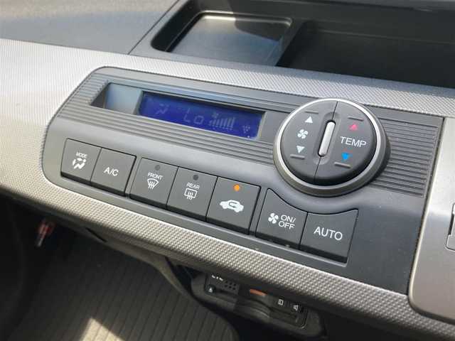 ホンダ フリード ハイブリット ジャストセレクション 大阪府 2014(平26)年 5.6万km モダンスティールM ワンオーナー/純正ナビ/フルセグ/DVD/CD/BT/バックカメラ/ビルトインETC/両側パワースライド/クルーズコントロール/キセノンヘットライト/社外15インチアルミホイール/純正エアロパーツ/スマートキー/ウィンカーミラー/フロアマット/ドアバイザー/スペアキー