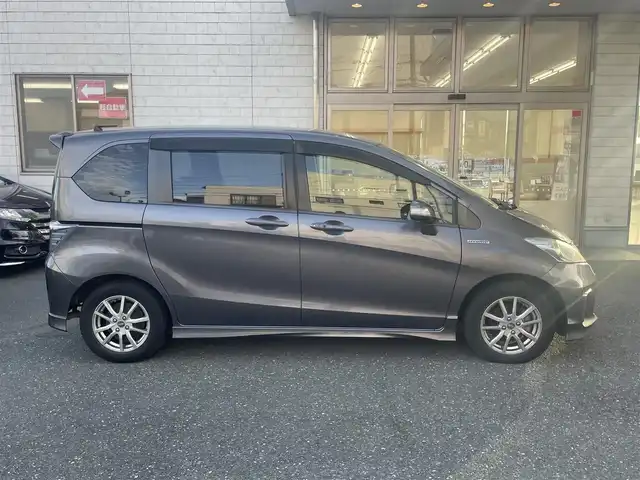 ホンダ フリード ハイブリット ジャストセレクション 愛知県 2014(平26)年 5.6万km モダンスティールM (株)IDOMが運営する【じしゃロン豊川店】の自社ローン専用車両になります。こちらは現金またはオートローンご利用時の価格です。自社ローンご希望の方は別途その旨お申付け下さい/ 純正メーカーナビ/ バックカメラ/ ETC/ 両側パワースライドドア/ ステアリングスイッチ/ ドアバイザー/ ウインカーミラー/ 純正フロアマット
