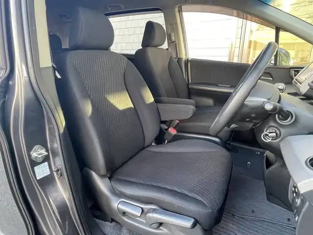 ホンダ フリード ハイブリット ジャストセレクション 愛知県 2014(平26)年 5.6万km モダンスティールM (株)IDOMが運営する【じしゃロン豊川店】の自社ローン専用車両になります。こちらは現金またはオートローンご利用時の価格です。自社ローンご希望の方は別途その旨お申付け下さい/ 純正メーカーナビ/ バックカメラ/ ETC/ 両側パワースライドドア/ ステアリングスイッチ/ ドアバイザー/ ウインカーミラー/ 純正フロアマット