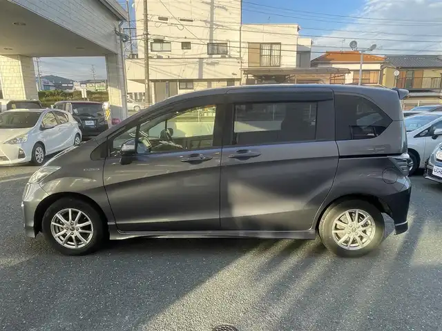 ホンダ フリード ハイブリット ジャストセレクション 愛知県 2014(平26)年 5.6万km モダンスティールM (株)IDOMが運営する【じしゃロン豊川店】の自社ローン専用車両になります。こちらは現金またはオートローンご利用時の価格です。自社ローンご希望の方は別途その旨お申付け下さい/ 純正メーカーナビ/ バックカメラ/ ETC/ 両側パワースライドドア/ ステアリングスイッチ/ ドアバイザー/ ウインカーミラー/ 純正フロアマット