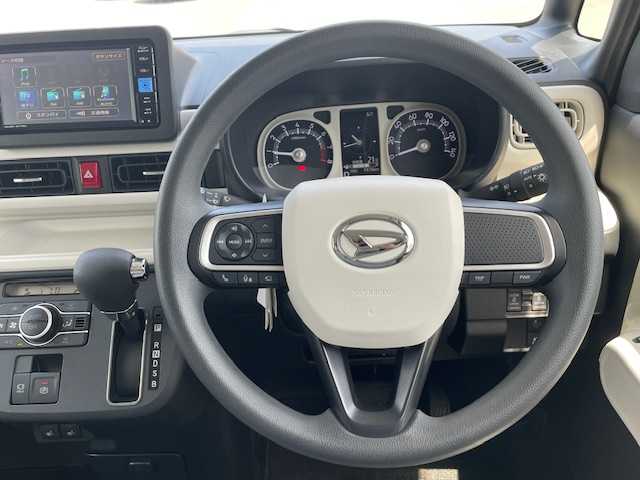 ダイハツ ムーヴ キャンバス ストライプス G 静岡県 2023(令5)年 0.8万km シャイニングホワイトパール/レイクブルーメタリック ●純正ナビ/(NMZK-W73D)/(フルセグ/CD/DVD/Bluetooth)/●全方位カメラ/●前席シートヒーター/●衝突被害軽減システム/●レーンキープアシスト/●電動パーキングブレーキ/●オートブレーキホールド/●前後コーナーセンサー/●ETC/●両側パワースライド/●ステリングスイッチ/●ホットドリンクホルダー/●USBポート/●W＋サイドSRS＆ABS