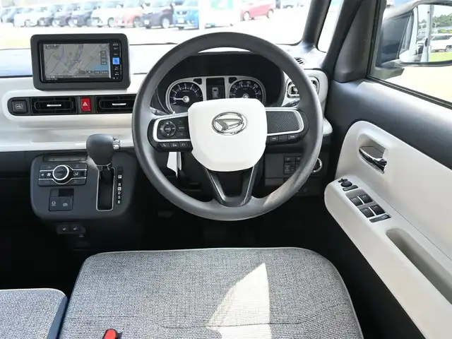 ダイハツ ムーヴ キャンバス ストライプス G 千葉県 2023(令5)年 0.8万km シャイニングホワイトパール/レイクブルーメタリック スマートアシストIII/エコアイドル/両側パワースライドドア/純正SDナビ/地デジTV/【DVD/CD再生機能　Bluetooth接続】/パノラマモニター/ETC/LEDヘッドライト/フォグライト/コーナーセンサー/サイド/カーテンエアバッグ/キーフリーシステム