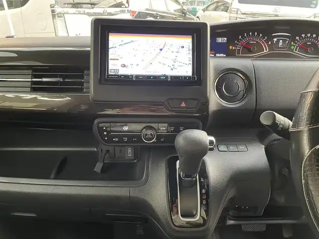 ホンダ Ｎ ＢＯＸ カスタム G L ホンダセンシング 兵庫県 2020(令2)年 10.7万km クリスタルブラックパール (株)IDOMが運営する【じしゃロン西宮店】の自社ローン専用車両になります。こちらは現金またはオートローンご利用時の価格です。自社ローンご希望の方は別途その旨お申付け下さい/＊ETC/＊バックカメラ/＊パワーウィンドウ/＊パワステ/＊片側パワスラ/＊クルーズコントロールあり/＊USBあり/＊ドラレコ付き/＊シートヒーター/＊横滑り防止装置/＊レーンキープアシスト/＊衝突被害軽減システム