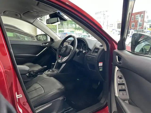 マツダ ＣＸ－５ 20S 沖縄県 2013(平25)年 4.2万km ソウルレッドプレミアムメタリック (株)IDOMが運営する【じしゃロンOO店】の自社ローン専用車両になりますこちらは現金またはオートローンご利用時の価格です。自社ローンご希望の方は別途その旨お申付け下さい/・プッシュスタート　/・ナビ　/・ＴＶ　/・Ｂｌｕｅｔｏｏｔｈ接続　/・バックカメラ　/・クルーズコントロール　/・純正フロアマット　/・純正アルミホイール　/・スマートキー　/・ＡＢＳ　/・アイドリングストップ