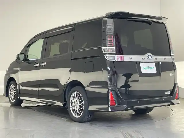 トヨタ ヴォクシー ハイブリッド ZS 煌Ⅲ 愛知県 2020(令2)年 4.4万km イナズマスパーキングブラックガラスフレーク 純正１０型ナビ　フルセグＴＶ　Ｂｌｕｅｔｏｏｔｈ　ハーフレザーシート　シートヒーター　ＥＴＣ　両側パワースライドドア　セーフティセンス　衝突軽減装置　クルーズコントロール　ドライブレコーダー　禁煙車