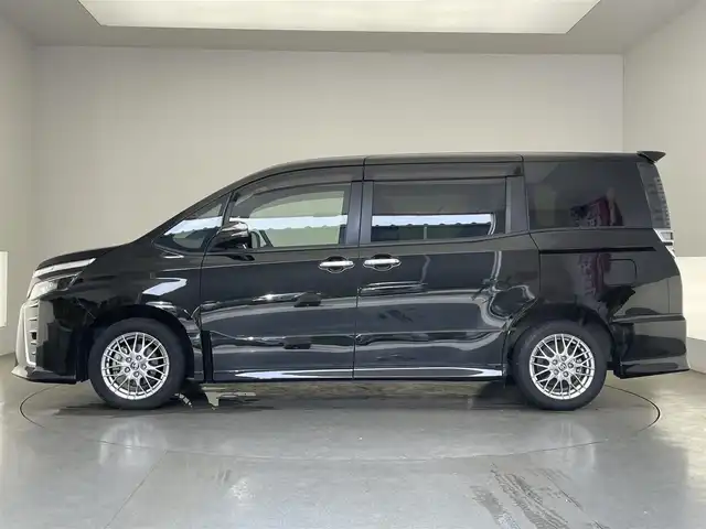 トヨタ ヴォクシー ハイブリッド ZS 煌Ⅲ 愛知県 2020(令2)年 4.4万km イナズマスパーキングブラックガラスフレーク 純正１０型ナビ　フルセグＴＶ　Ｂｌｕｅｔｏｏｔｈ　ハーフレザーシート　シートヒーター　ＥＴＣ　両側パワースライドドア　セーフティセンス　衝突軽減装置　クルーズコントロール　ドライブレコーダー　禁煙車