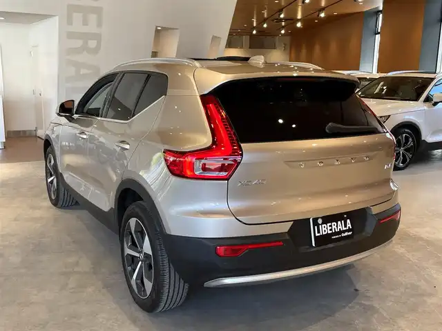 ボルボ ボルボ ＸＣ４０ アルティメット B4 AWD 道央・札幌 2022(令4)年 0.8万km ゴールド メタリックペイント/電動パノラマガラスサンルーフ/harman/kardonサラウンド/本革シート/シートヒーター/ステアリングヒーター/Googleナビ/360°カメラ/ACC/LKA/BLIS/CTA/パイロットアシスト/LEDヘッドライト/パワーテールゲート