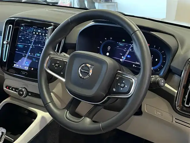 ボルボ ボルボ ＸＣ４０ アルティメット B4 AWD 道央・札幌 2022(令4)年 0.8万km ゴールド メタリックペイント/電動パノラマガラスサンルーフ/harman/kardonサラウンド/本革シート/シートヒーター/ステアリングヒーター/Googleナビ/360°カメラ/ACC/LKA/BLIS/CTA/パイロットアシスト/LEDヘッドライト/パワーテールゲート