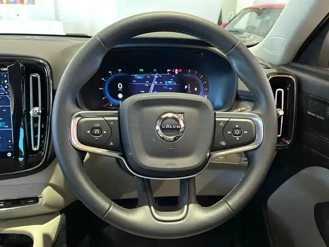 ボルボ ボルボ ＸＣ４０ アルティメット B4 AWD 道央・札幌 2022(令4)年 0.8万km ゴールド メタリックペイント/電動パノラマガラスサンルーフ/harman/kardonサラウンド/本革シート/シートヒーター/ステアリングヒーター/Googleナビ/360°カメラ/ACC/LKA/BLIS/CTA/パイロットアシスト/LEDヘッドライト/パワーテールゲート