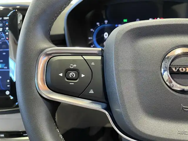 ボルボ ボルボ ＸＣ４０ アルティメット B4 AWD 道央・札幌 2022(令4)年 0.8万km ゴールド メタリックペイント/電動パノラマガラスサンルーフ/harman/kardonサラウンド/本革シート/シートヒーター/ステアリングヒーター/Googleナビ/360°カメラ/ACC/LKA/BLIS/CTA/パイロットアシスト/LEDヘッドライト/パワーテールゲート